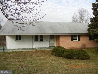 44 3rd St, Akron, PA 17501