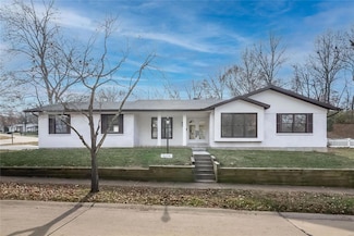 1175 Crested View Dr, Saint Louis, MO 63146