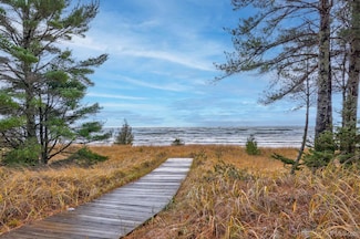 2625 W Top O' the Lake Rd, Gulliver, MI 49840