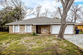619 W Mahan St, Richwood, TX 77531