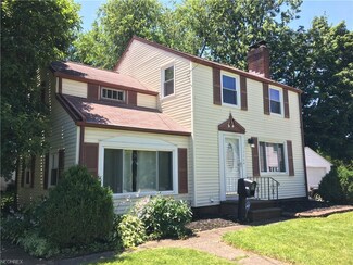 1316 Colonial Blvd NE, Canton, OH 44714