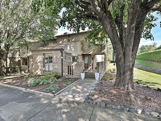 7916 Charter Oak Ln, Charlotte, NC 28226