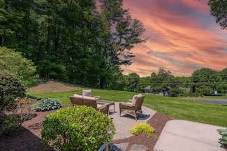 24 Sky Ridge Dr, Somers, CT 06071