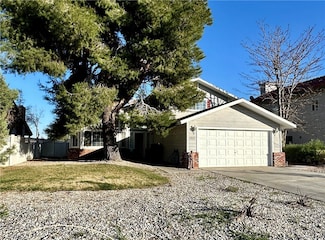 12825 Amberwood Ln, Victorville, CA 92395