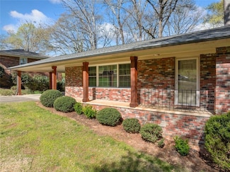 1505 Robinhood Trail, Gainesville, GA 30501