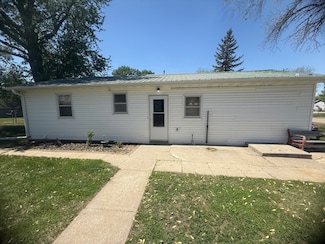303 E Pearl St, Petersburg, NE 68652