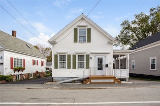 32 Cooke St, Bristol, RI 02809