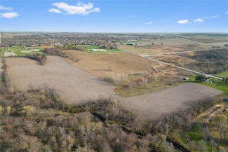 4505 Urbana Rd, Center Point, IA 52213