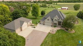 809 W 3rd St, Dell Rapids, SD 57022
