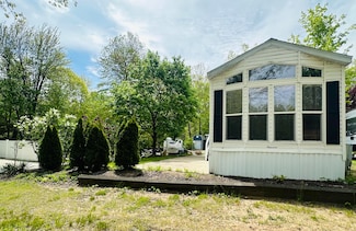 2757 Owens Dr, Houghton Lake, MI 48629