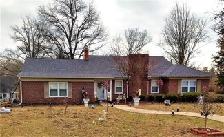 30 Green Acres Rd, Saint Louis, MO 63137