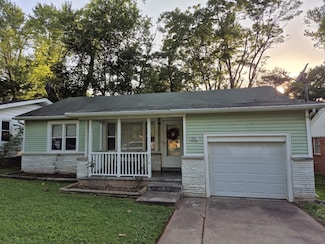 1917 S Weaver Ave, Springfield, MO 65807