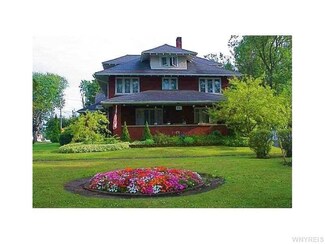 8 Park Ave, Middleport, NY 14105