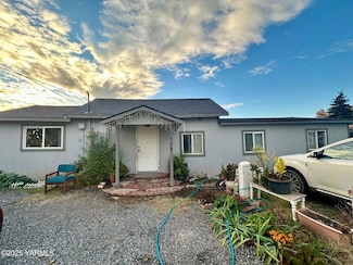 1504 S 14th St, Yakima, WA 98901