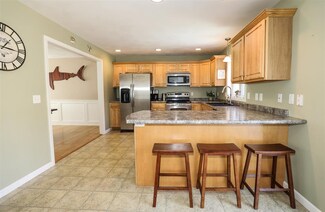 32 Winterberry Ln, Weare, NH 03281