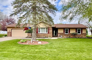 2880 Wurtzel Dr W, Freeland, MI 48623