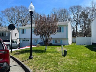 60 Ventura Ln, New Bedford, MA 02745