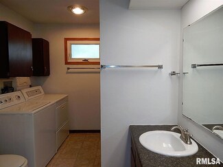 311 E Lincolnway St, Wheatland, IA 52777
