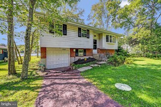 1527 Lakeview Dr, White Haven, PA 18661