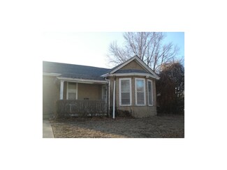 700 N 17th St, Lexington, MO 64067