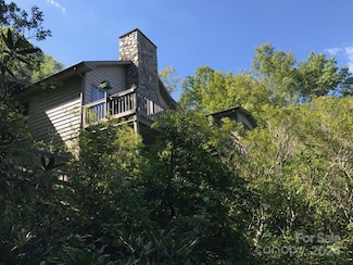 125 Valley Dr, Black Mountain, NC 28711