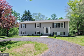 7612 Leeds Manor Rd, Marshall, VA 20115