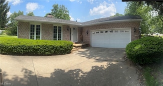 5071 Echoglenn St NW, North Canton, OH 44720