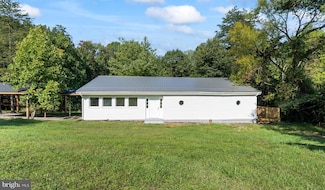 16 Apple Orchard Dr, Berkeley Springs, WV 25411