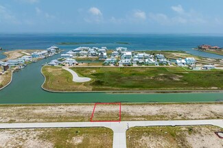 5001 Punta Mita Dr, Rockport, TX 78382