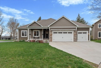 749 River Ridge Ct, River Falls, WI 54022