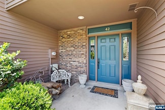 42 Lexington Ct Unit 42, Township of Washington, NJ 07676
