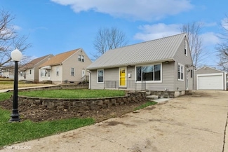 2214 Mallory St SW, Cedar Rapids, IA 52404