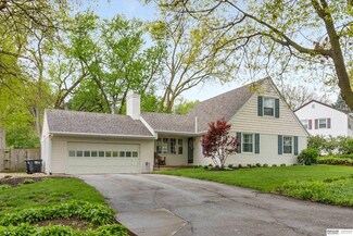 8507 Broadmoor Dr, Omaha, NE 68114