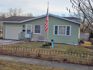495 Mill St, South Elgin, IL 60177