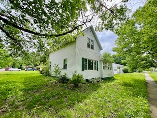 866 E Center St, Paxton, IL 60957
