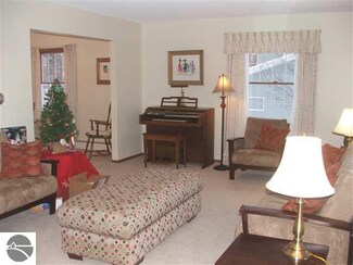 702 Highland Park Dr, Traverse City, MI 49686