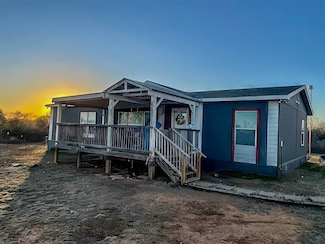 133 County Road 157, Floresville, TX 78114
