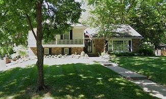 4825 W 81st St, Prairie Village, KS 66208