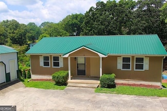 13 Travis Rd, Rossville, GA 30741