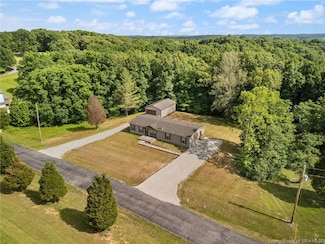 6136 Fairview Rd, Taswell, IN 47175