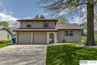 911 Overland Trail, Papillion, NE 68046