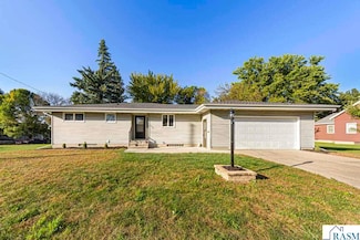 200 North St W, Waldorf, MN 56091