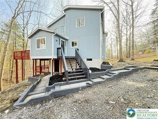 235 Stafford Dr, Bushkill, PA 18324