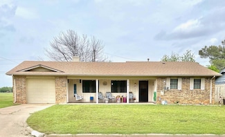 1215 E Jasmine Ave, Frederick, OK 73542