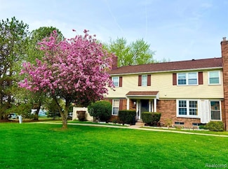 20806 W Glen Haven Cir, Northville, MI 48167