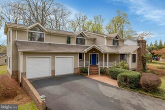 8317 Robey Ave, Annandale, VA 22003