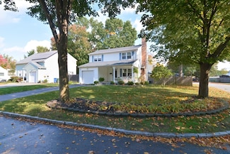 81 Thorndyke St, Springfield, MA 01118