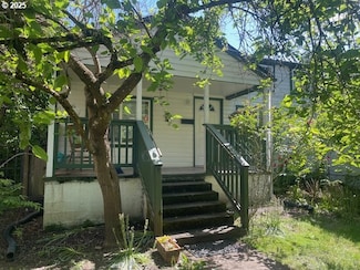 239 D St, Springfield, OR 97477