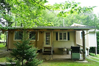 127 Fern Ln, Jefferson, NY 12093