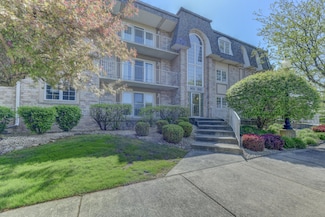 907 Swan Dr Unit 2e, Dyer, IN 46311
